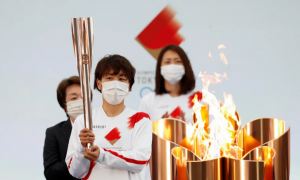 В Японии стартовала эстафета Олимпийского огня. В первый же день пламя потухло