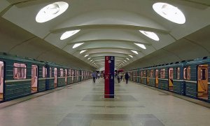 На «серой» ветке московского метро пассажир упал на пути и скончался