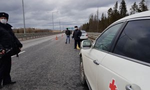 В Новгородской области полиция задержала членов «Альянса врачей», которые везли медикам защитные маски