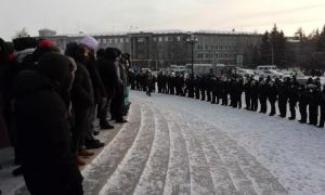 Омская полиция потребовала от оппозиции 452 тысяч рублей из-за митинга в поддержку Навального