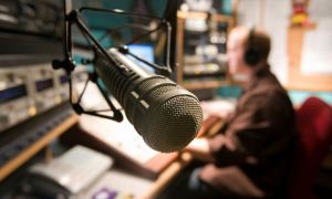 Российские радиостанции перестали ставить песни «неправильных» украинских исполнителей