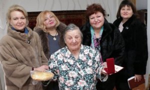 Глава Крыма потребовал уволить чиновниц, которые вручили в подарок блокадникам хлеб