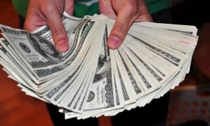 Власти США выплатят гражданам страны по тысяче долларов из-за коронавируса