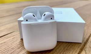 Компания Apple встроит в наушники AirPods термометр и корректор осанки