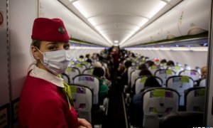 Пассажиров российских авиакомпаний обяжут в течение всего полета сидеть в защитной маске