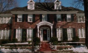 На сайте Airbnb появилось объявление об аренде дома Маккаллистеров из фильма «Один дома»