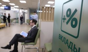 Клиенты российских банков забрали со своих счетов валюту на 10 млрд долларов