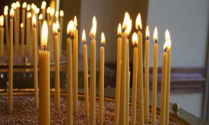 Патриарх Кирилл призвал отказаться от покупки «левых» церковных свечей