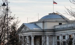 Польша выслала трех российских дипломатов