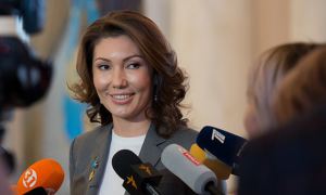 Дочь экс-президента Казахстана удалила аккаунты в соцсетях. Перед этим журналисты вычислили, что она находится в ОАЭ
