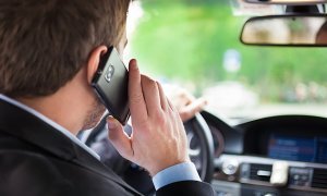 В ГИБДД разъяснили порядок наказания водителей за разговоры по телефону