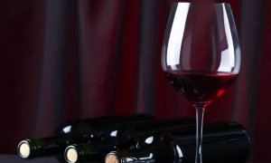 Госдума приняла законопроект о повышении акцизов на вино с 2020 года