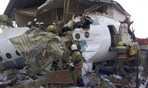В Казахстане потерпел крушение пассажирский самолет компании Bek Air. Погибли минимум 15 человек