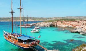 Власти Мальты разрешили въезд в страну привитым туристам, в том числе и россиянам