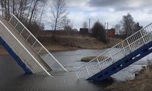 В Ярославской области ветер обрушил мост, который открывала депутат Терешкова перед выборами в Госдуму