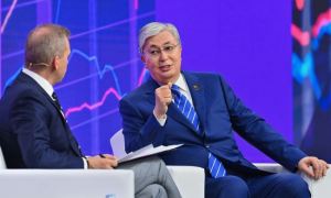 Токаев предложил наладить поставки нефти в обход России