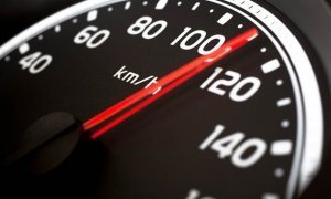 Более трети российских водителей высказались против снижения нештрафуемого порога скорости