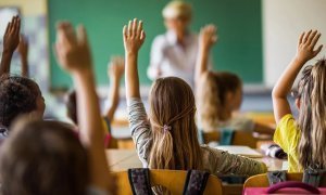 Из-за коронавируса власти Москвы хотят заменить возрастных учителей в школах студентами