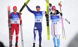 Лыжник Александр Большунов завоевал серебро в гонке на 15 километров