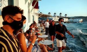 Власти Греции сняли все ограничения на въезд иностранных туристов