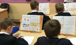 Большинство российских учителей назвали школьную программу устаревшей