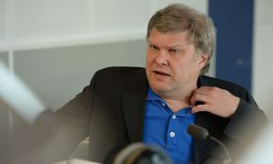 Депутату Сергею Митрохину запретили выезд из России из-за оплаченных штрафов