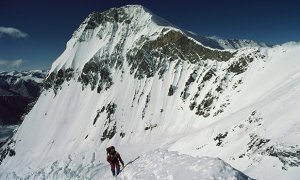 Власти Непала решили ужесточить правила восхождения на Эверест