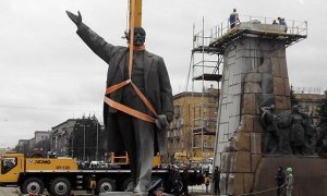 Украинские власти решили заработать на продаже демонтированных памятников Ленину