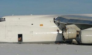 В аэропорту Новосибирска совершил аварийную посадку грузовой самолет Ан-124