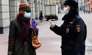 Российские полицейские начали штрафовать россиян за несоблюдение социальной дистанции