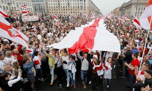 Власти Белоруссии хотят приравнять флаг протестного движения к нацистской символике
