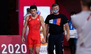 Россиянин Заурбек Сидаков выиграл золото в вольной борьбе