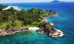 Власти Сейшельских островов разрешили въезд в страну туристам с прививкой от коронавируса
