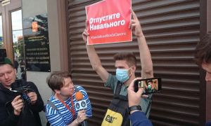 Сторонников Навального вынуждают писать заявления на политика