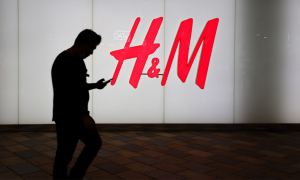 Магазины сети H&M временно откроют для распродажи оставшегося товара