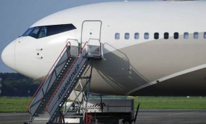 США запретили сервисное обслуживание бизнес-джета Романа Абрамовича и еще 99 российских самолетов