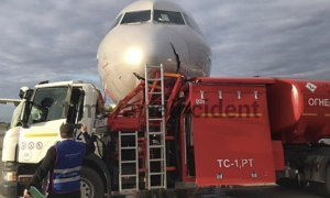 В аэропорту «Шереметьево» бензовоз врезался в самолет. Есть пострадавшие