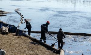 В Коми в результате аварии на нефтепроводе «Лукойла» в почву и воду утекло 90 тонн нефтепродуктов