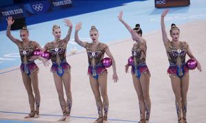 Сборная России по художественной гимнастике завоевала серебро в командном многоборье