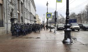 В Москве и Петербурге из-за протестных акций ограничили работу метро и перекрыли движение в центре