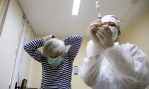 Власти Москвы объявили о вакцинации сотрудников банков и работников финансового сектора 