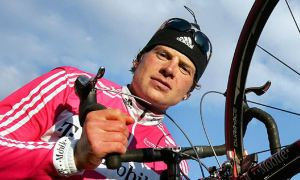 Известный велогонщик Ян Ульрих продал свой велосипед, а деньги передал украинским беженцам