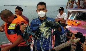 В Яванском море нашли обломки индонезийского «Боинга» и тела погибших