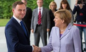 Дуда обвинил Меркель во враждебности к Восточной Европе из-за звонка Путину по «Северному потоку-2»