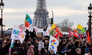 Французская оппозиция вынесла вотум недоверия правительству из-за пенсионной реформы