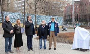 В московском зоопарке появился памятник «Курочке Рябе»