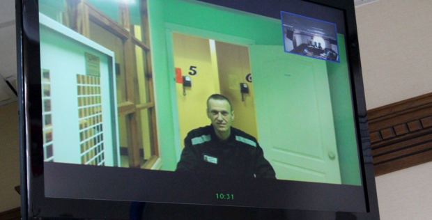 Навальный подал иск к колонии из-за отказа сообщить ему, кто заказчик «изделий», которые он производит на работе