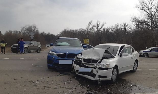 Под Волгоградом сын местного бизнесмена протаранил автомобиль судьи