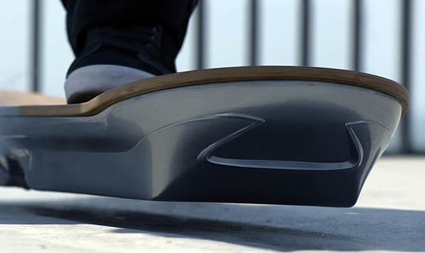 Lexus официально представил видео летающего скейтборда
