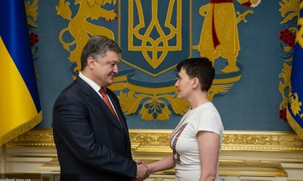 Петра Порошенко попросили лишить звания Героя Украины Надежду Савченко